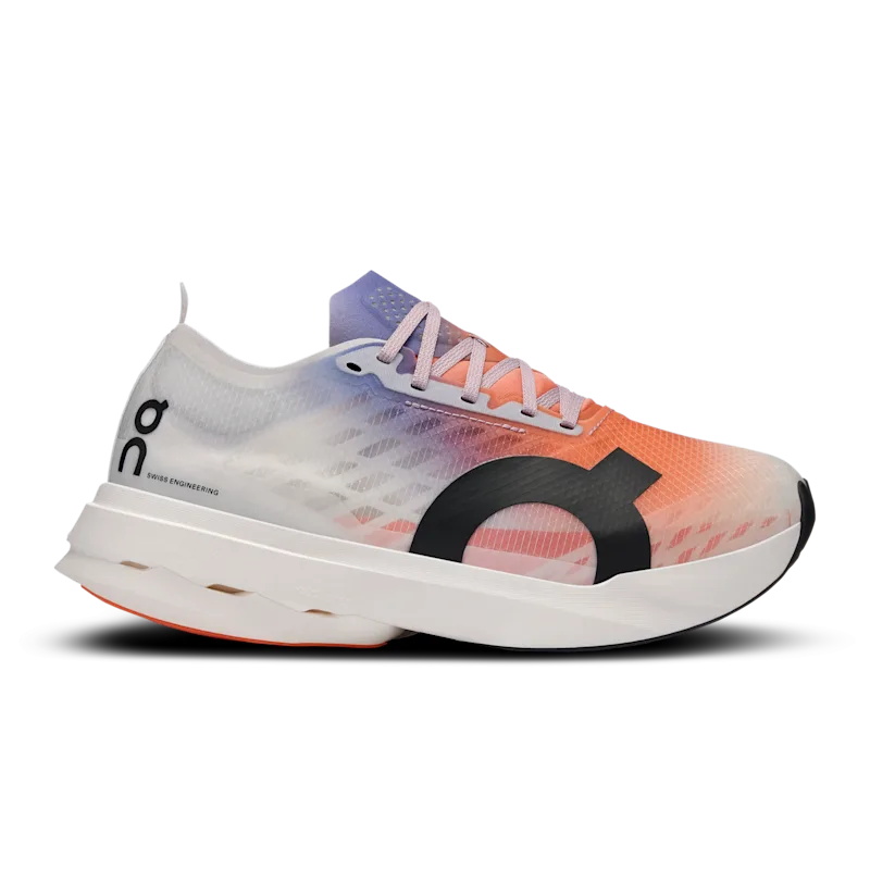Chaussure Running On Cloudboom Strike Femme Blanche | AVZQ16720